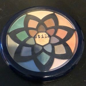 Stila eyeshadow palette.